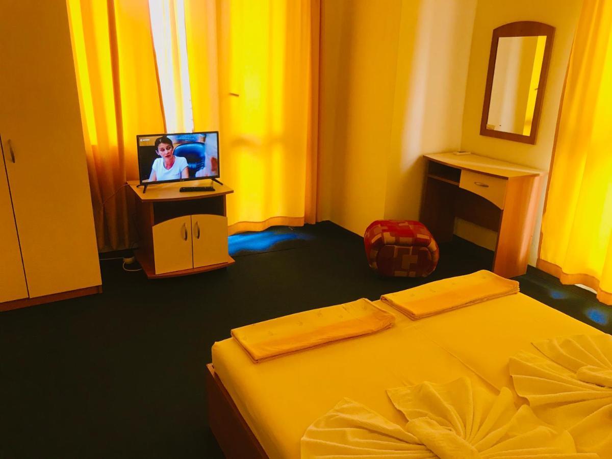 Family Hotel Friends Primorsko Exterior foto