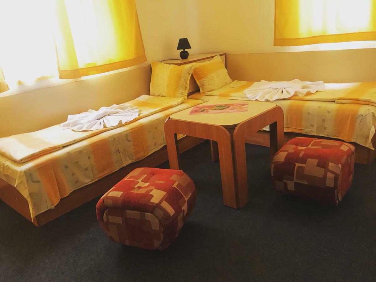 Family Hotel Friends Primorsko Exterior foto